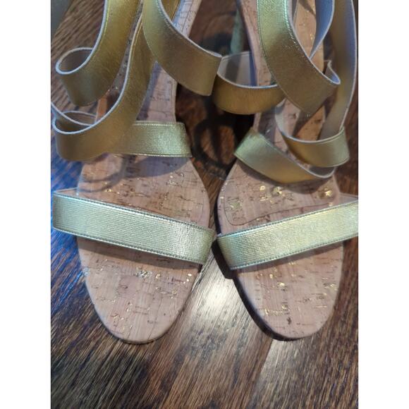 Manolo Blahnik Glassa Gold Metallic Cork Wedge Sandals - Picture 4 of 7